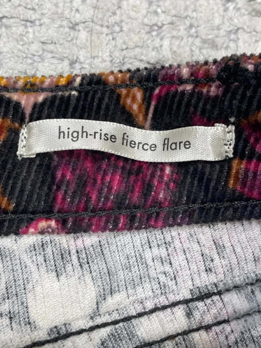 Wrangler High Rise Fierce Flare Corduroy Pants Retro Floral Pattern Size 4 - Picture 10 of 16